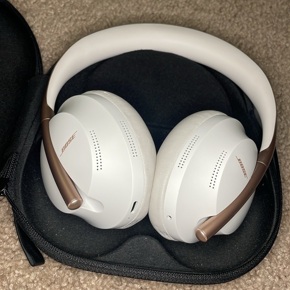 COPY - Bose Noise Cancelling Wireless Bluetooth Headphones 700 soapstone - Picture 8 of 9